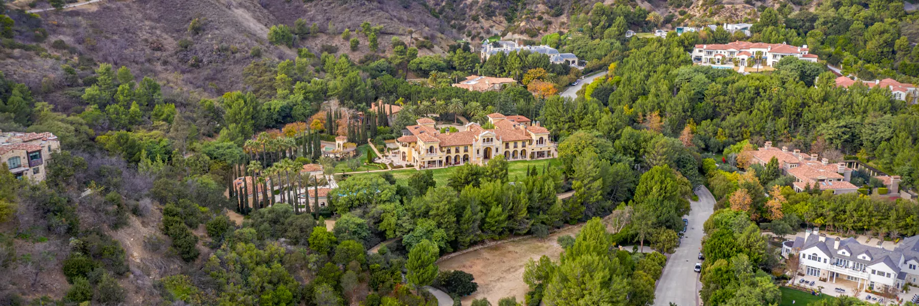 any neighborhood in LA that emphasizes gates